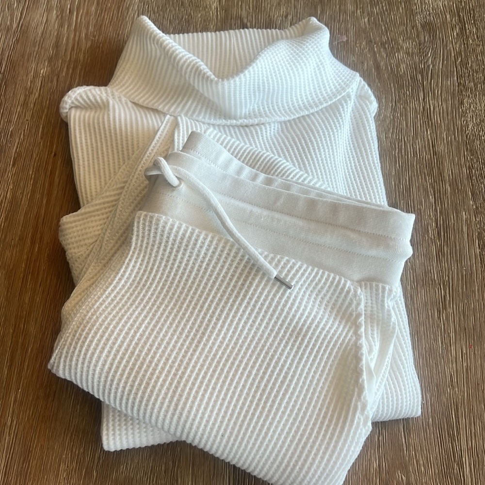GAP Ivory Ribbed Lounge Set - Picture 11 of 11